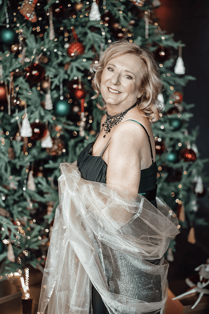 Erika (56)